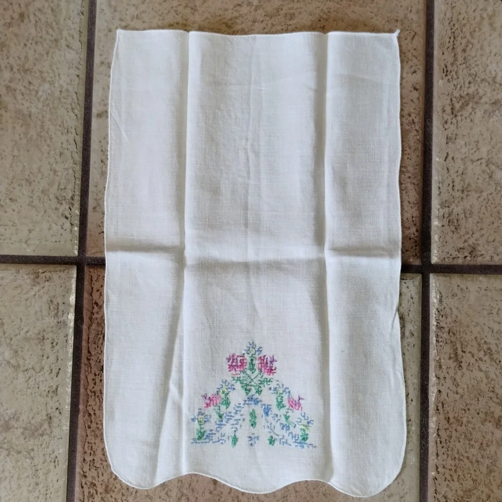Vintage Linen Guest Towels